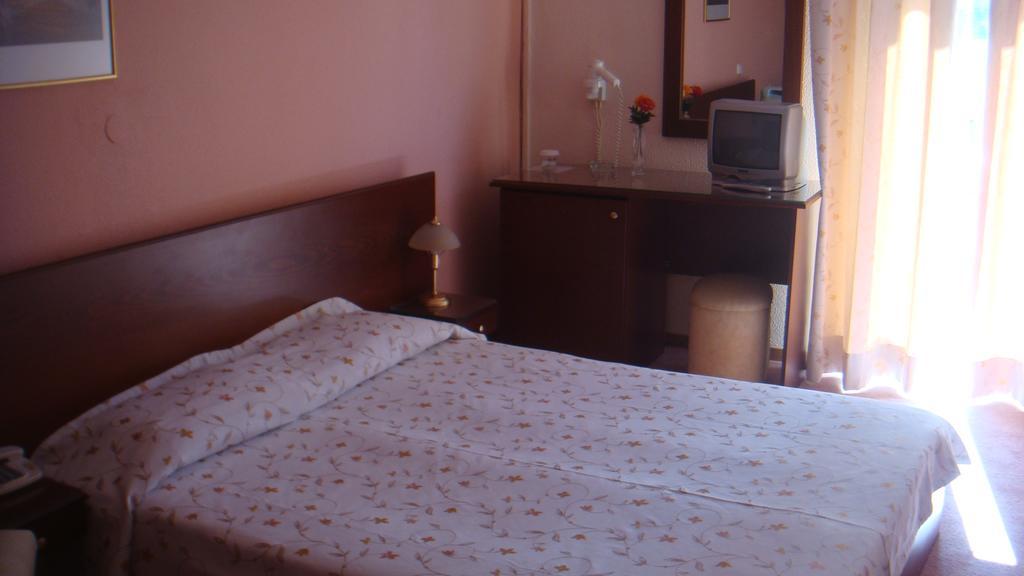 Hotel Vienni Orestias Esterno foto